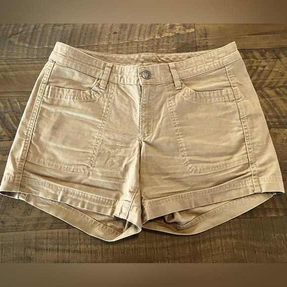 The North Face | Stylish Tan Shorts
