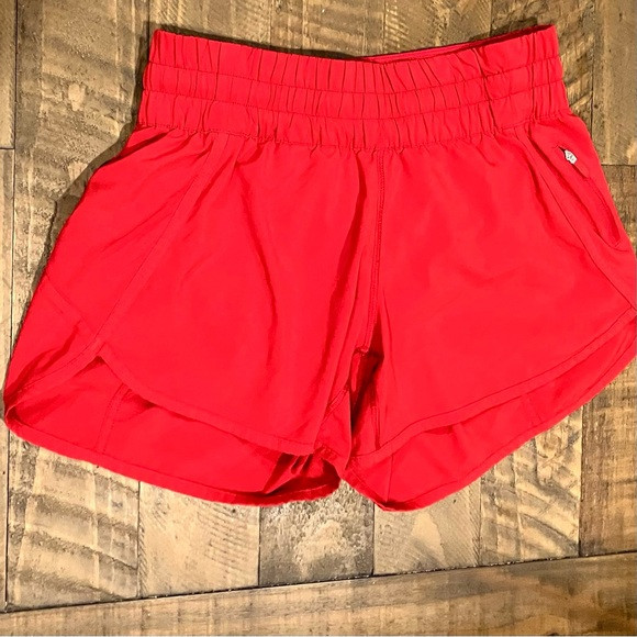 Lululemon | Tracker Low-Rise Lined Short 4”